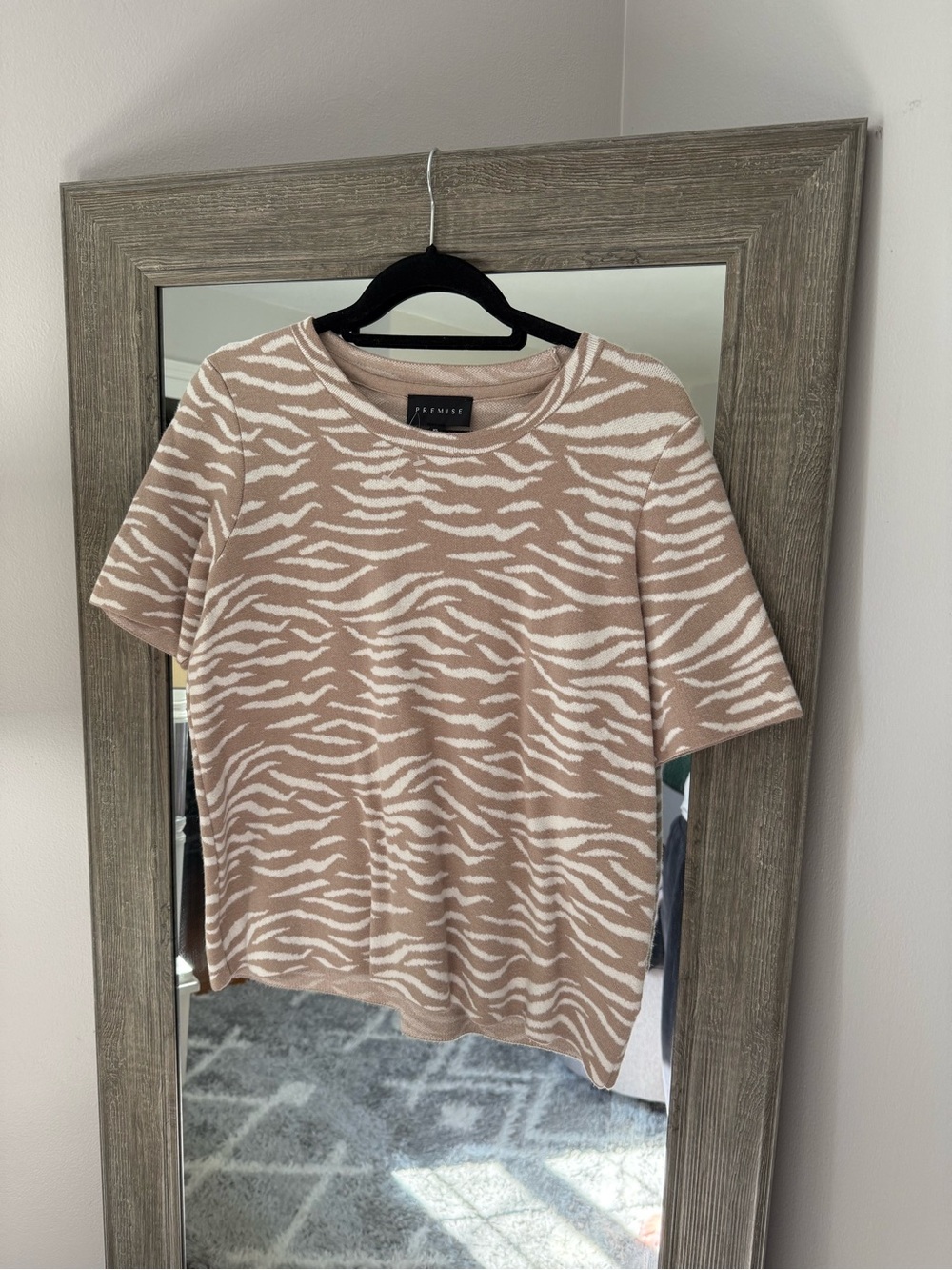 Premise Beige & White Zebra Print Short Sleeve Sweater Top NEW